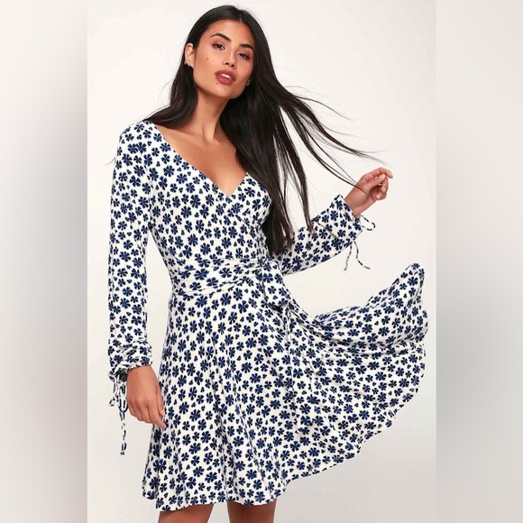 Free People Pradera Ivory Floral Wrap Mini Dress – Size Medium - Picture 1 of 6